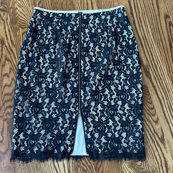 DIANE VON FURSTENBERG black lace skirt - Picture 8 of 9